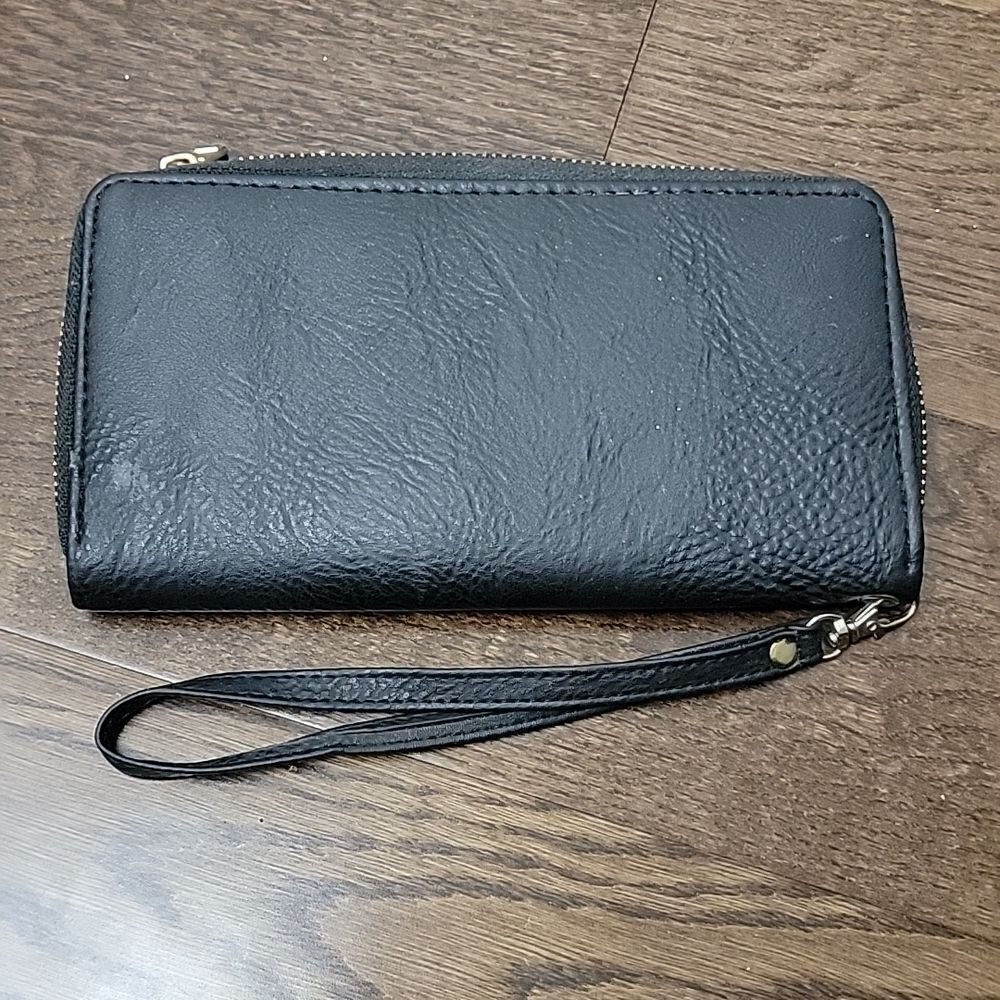 Wallet with wrist strap - Picture 2 of 4